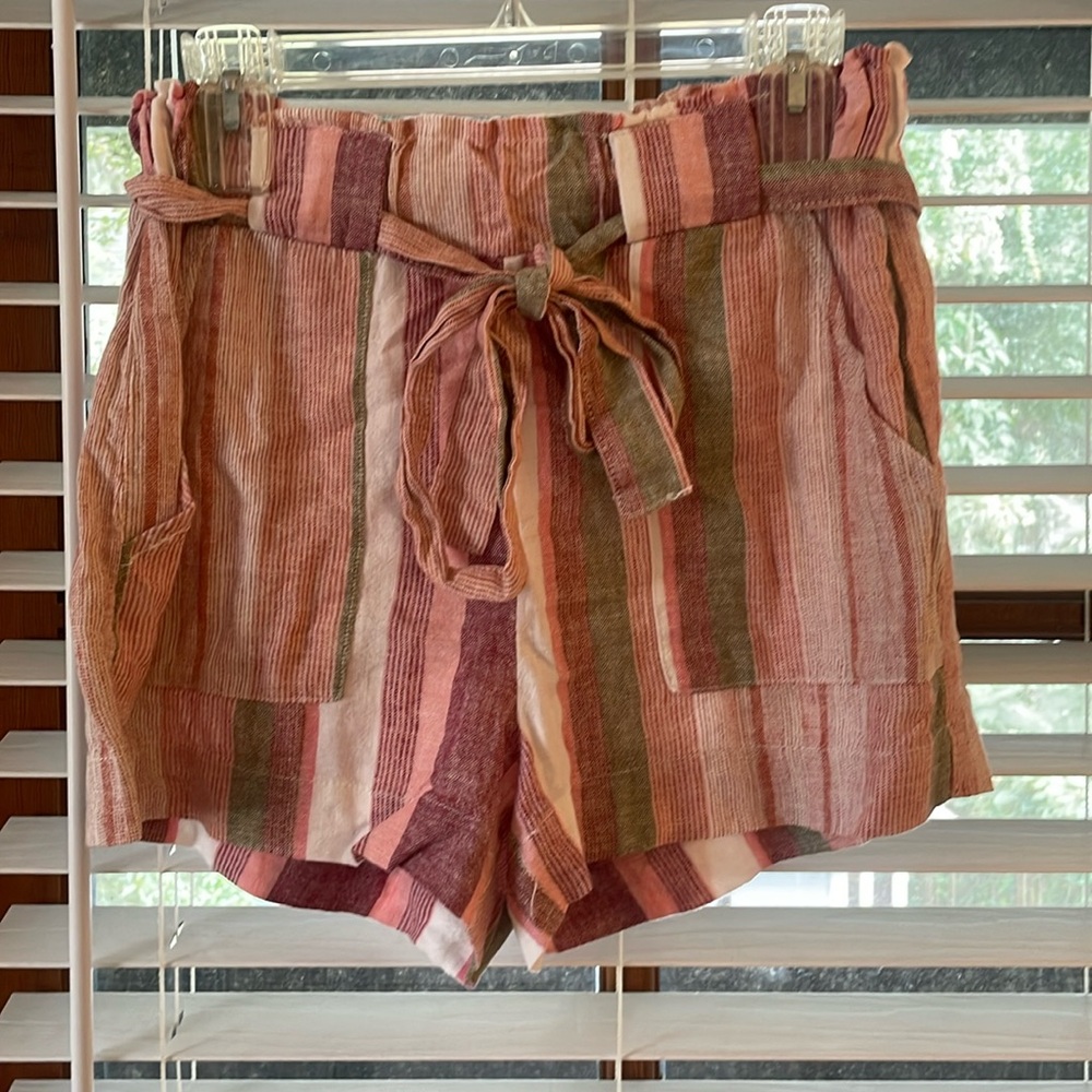 High quality fabric, striped short with tie belt